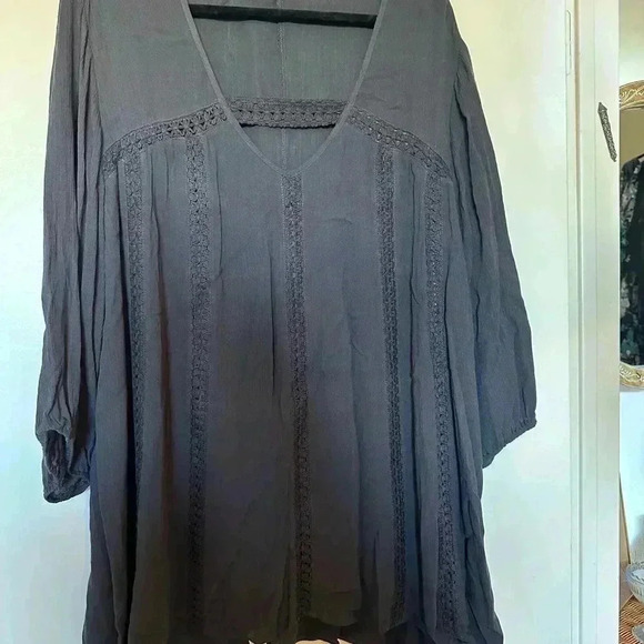 Short Sleeve Grey Top with Beautiful Lace-like Embellishments - Picture 2 of 6